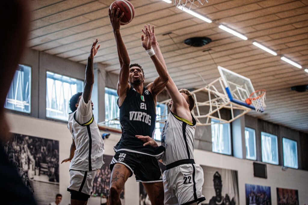 Virtus Bologna, in archivio lo scrimmage a porte chiuse contro Trento