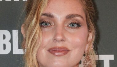 Chiara Ferragni sensuale in slip dress alla Milano Fashion Week 2025