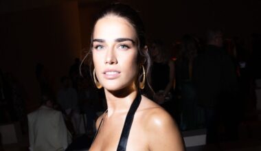 Clara iconica da Roberto Cavalli: il tubino di pelle con scollo a cuore incanta la Milano Fashion Week 2026