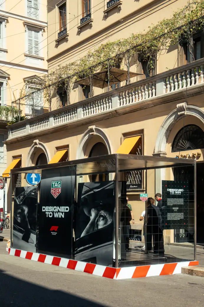L'installazione di Tag Heuer in via Montenapoleone a Milano (courtesy Tag Heuer)