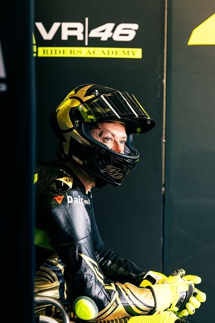 Sport, moto GP S.Marino e Rimini: Dainese dona all’Unicef il KIT n1/46 per il 46° compleanno di Valentino Rossi