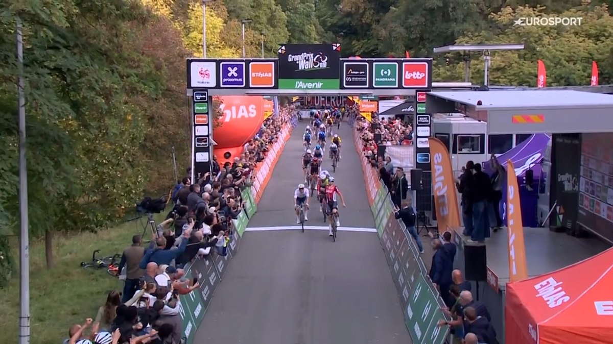 GP di Vallonia 2025, sprint di potenza di Arnaud De Lie! 5° Matteo Trentin
