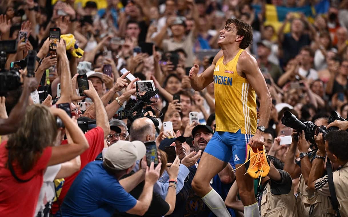Record mondiale di salto con l'asta per Armand Duplantis ai mondiali di atletica di Tokyo: chi è