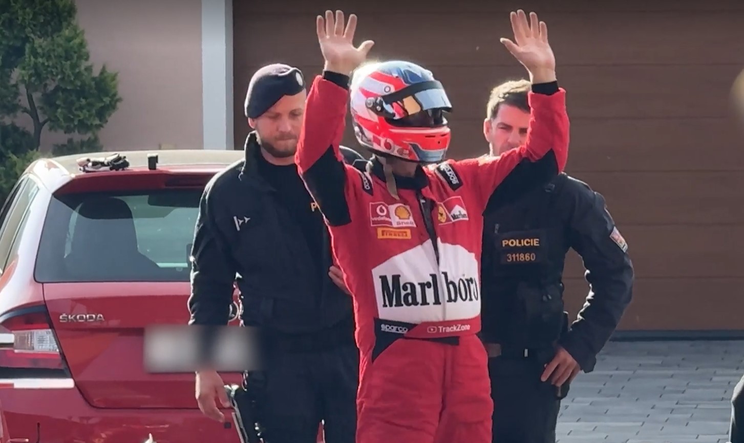 Ferrari F1 in autostrada, arrestato il pilota fantasma
