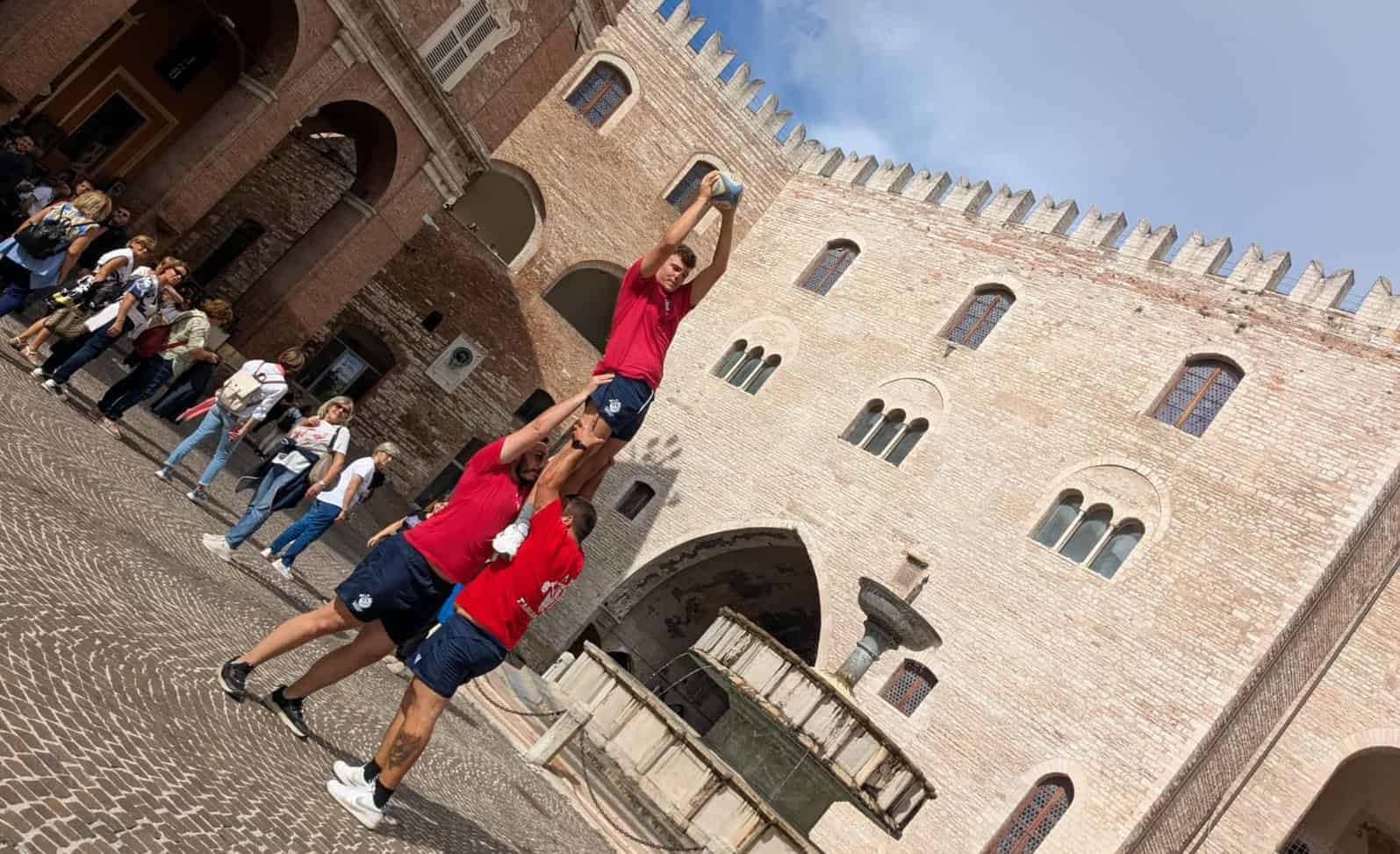 Fabriano Rugby / Tra open day e ritiro la palla ovale conquista la città
