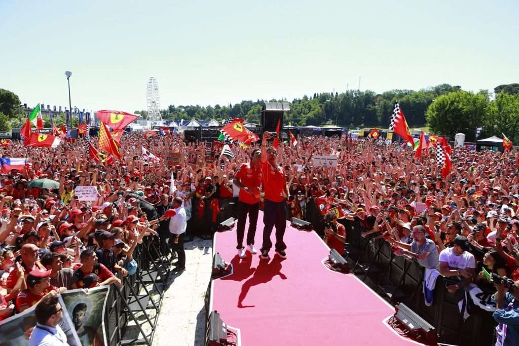 Ferraristi in Fan-zone 2024