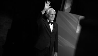 Festival di Venezia 2025, standing ovation per Giorgio Armani: un lungo applauso commosso