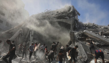 Gaza City, Idf: "400mila persone fuggite al sud". L'esercito: "Aperta una seconda via di fuga". Papa: "La gente vive in condizioni inaccettabili"