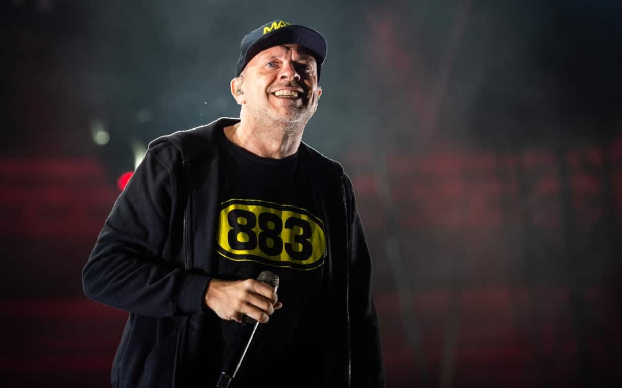 Max Pezzali annuncia un nuovo tour di concerti negli stadi nel 2026