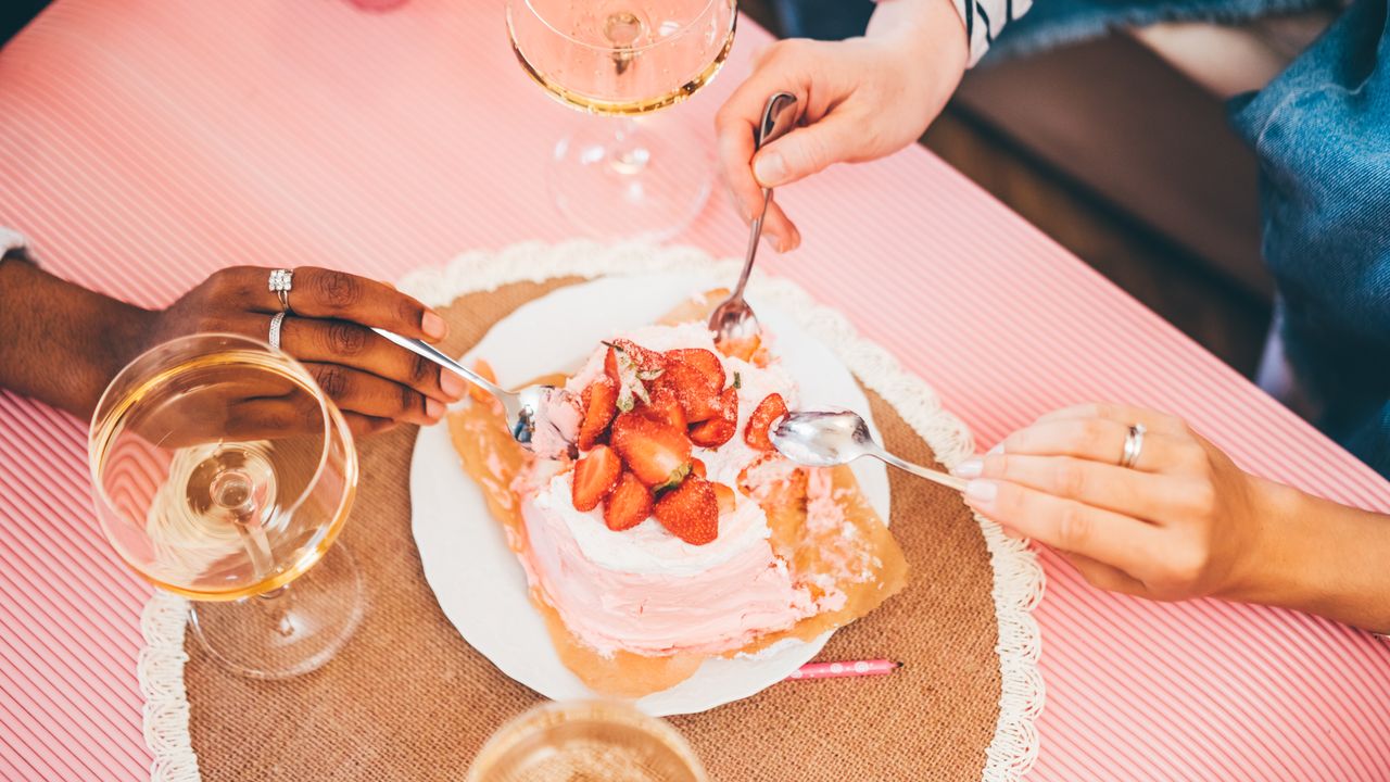 Troppo zucchero: 5 sintomi del corpo a cui fare attenzione