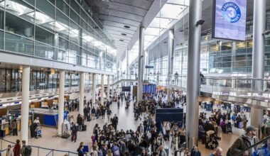 Droni su Copenaghen e Oslo, caos negli aeroporti e voli cancellati: cosa sappiamo