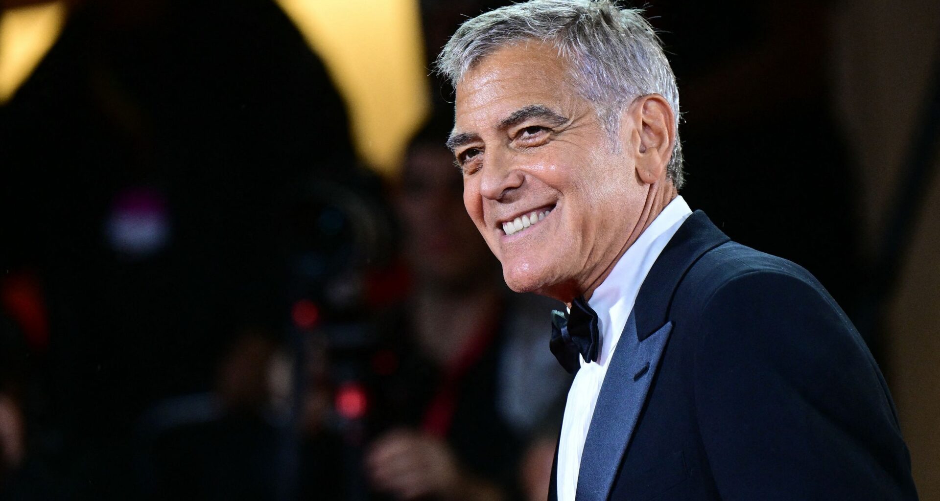 Festival del cinema di Venezia 2025: gli uomini sul red carpet suggeriscono i trend in fatto di bellezza maschile, dando anche qualche lezione
