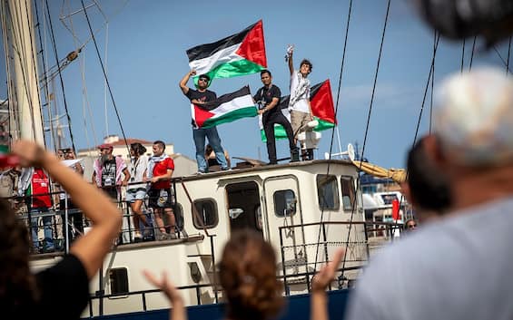 Come seguire in tempo reale la Global Sumud Flotilla in viaggio verso Gaza: il tracker e i canali social