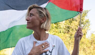 Anna Foglietta fermata al Festival di Venezia 2025 insieme all'artista Laika: stava manifestando a favore della Global Sumud Flotilla per Gaza