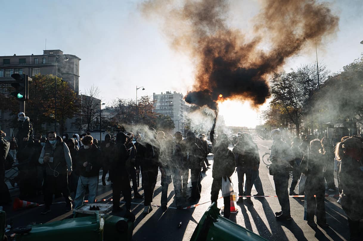 Francia, sciopero nazionale contro la manovra finanziaria: si temono sconti