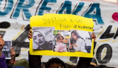 Argentina, proteste per il femminicidio di tre ragazze, torturate e uccise in diretta social
