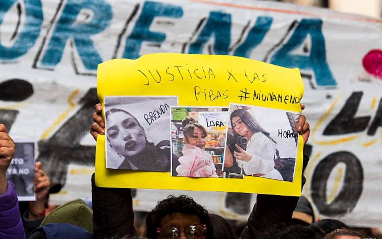 Argentina, proteste per il femminicidio di tre ragazze, torturate e uccise in diretta social