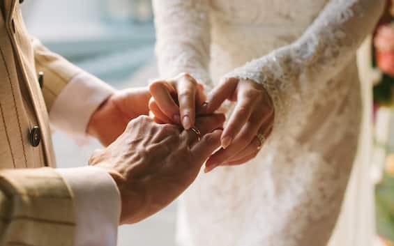 Pavia, sposo muore d'infarto durante la festa per il matrimonio a Bornasco