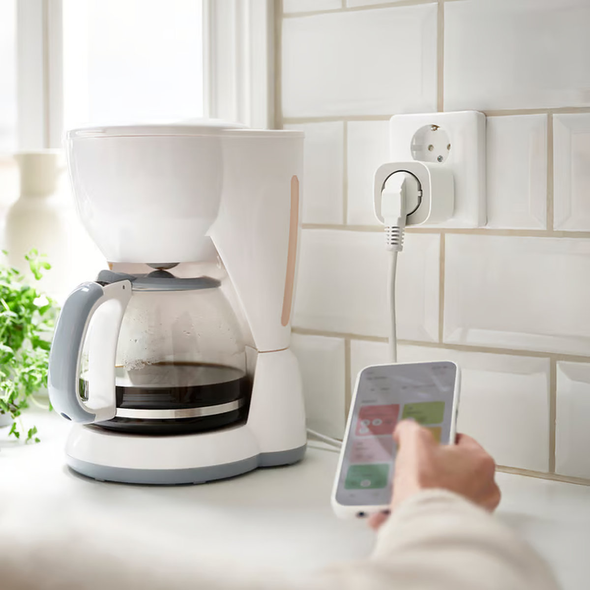 Con le spine smart IKEA controlli tutto e risparmi energia - macitynet.it Con le spine smart IKEA controlli tutto e risparmi energia - macitynet.it