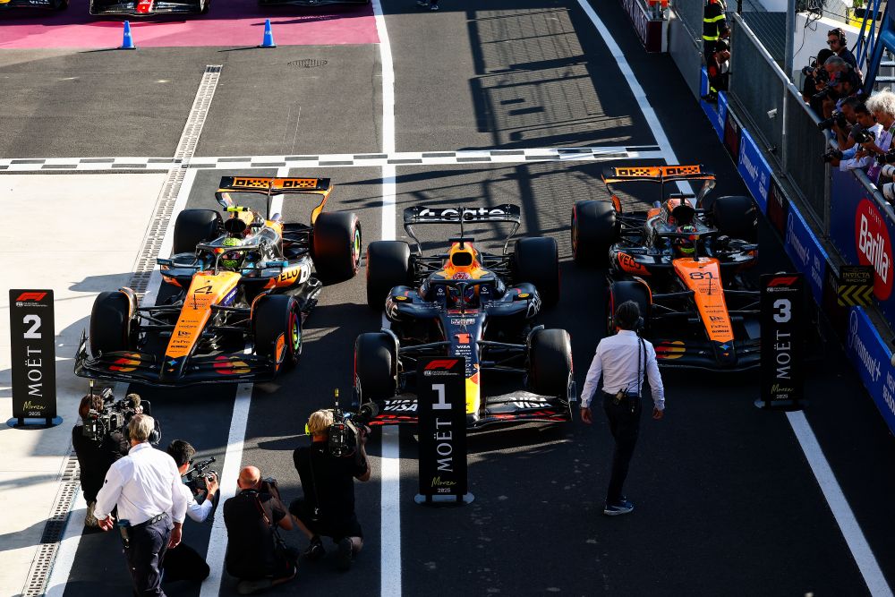 F1, scatta il weekend di Baku. Verstappen sfida le McLaren, la Ferrari deve scuotersi