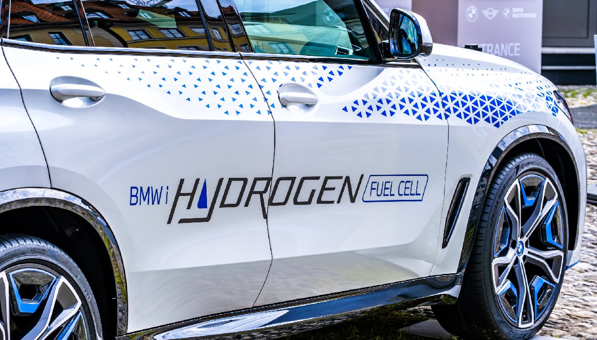 Idrogeno o elettrico, panoramica su pregi e difetti delle due soluzioni