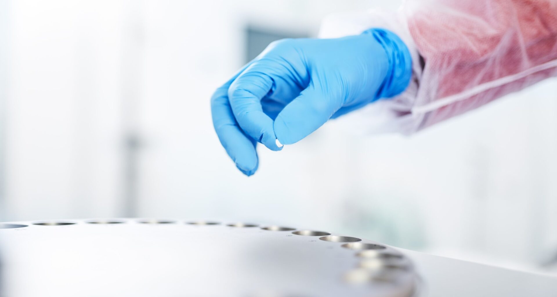 I manifestanti cercano di salvare la scorta belga di contraccettivi USAID del valore di 10 milioni di dollari