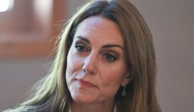 Kate Middleton, il passo indietro dopo le critiche, mentre i Sussex "volano" online