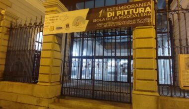  Tele e cavalletti tra le vie storiche: La Maddalena celebra la pittura