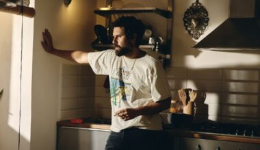 Nuova musica per Tommaso Paradiso con il singolo "Lasciamene un po'"