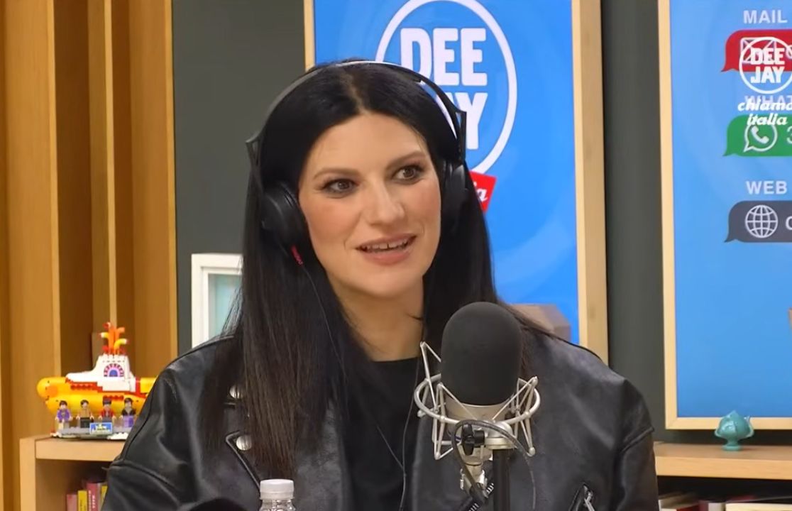 Laura Pausini: "Mia figlia ha aperto un profilo social, le ho ritirato il telefono. Non vedo l'ora torni a scuola e vi stia lontana"