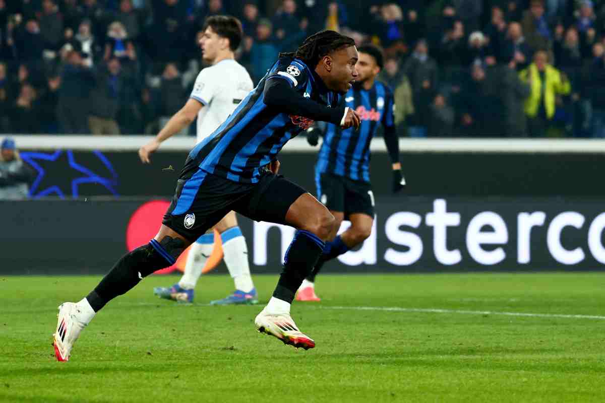 Lookman festeggia dopo una rete 