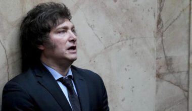 Argentina. La motosega taglia un braccio a Milei