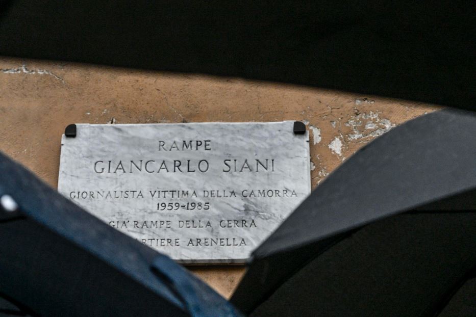 La targa che ricorda il sacrificio di Giancarlo Siani