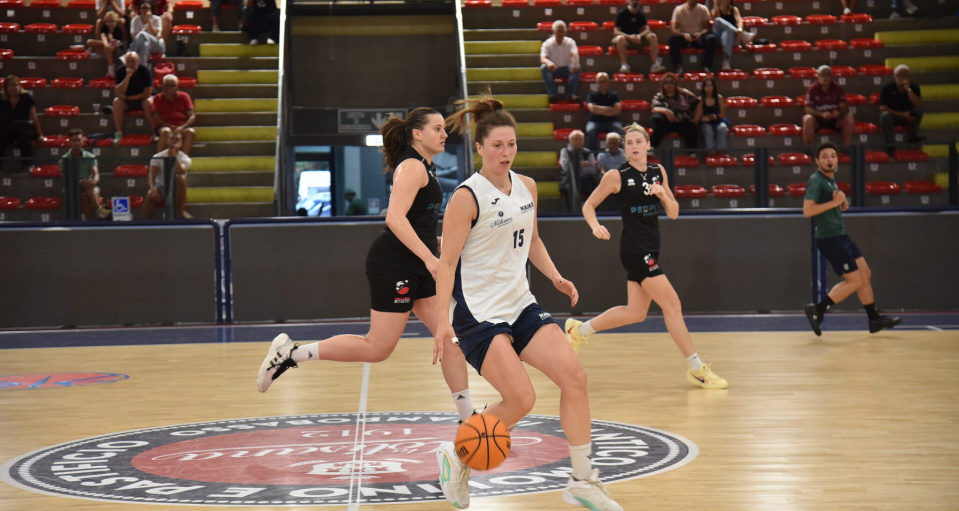 BASKET A1 - Magnolia, nel test contro Roseto le rossoblù escono alla distanza