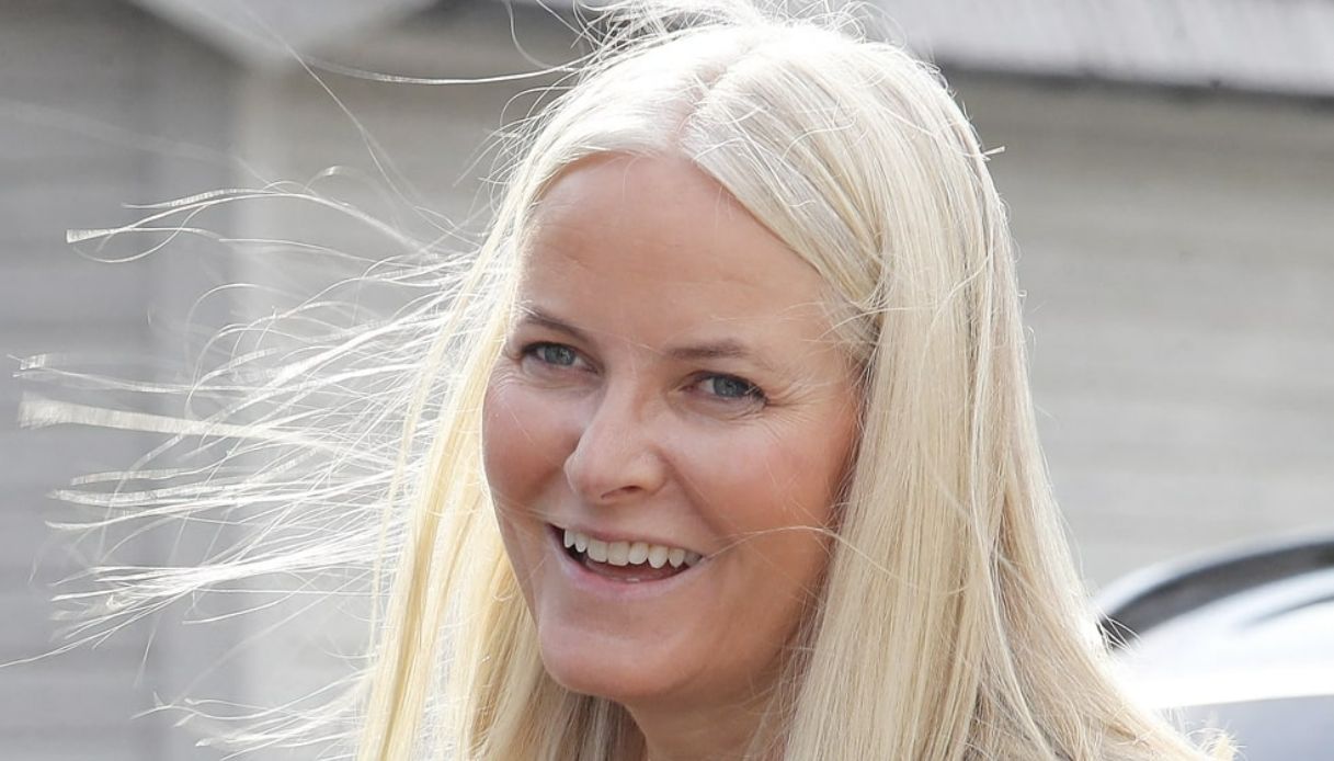 Mette-Marit di Norvegia sotto accusa, rischia di non diventare Regina