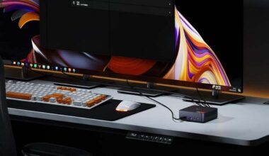 setup completo con Mini PC collegato al monitor su postazione