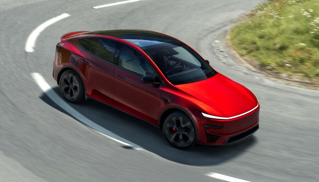 Nuova Tesla Model Y Performance: prezzo e caratteristiche