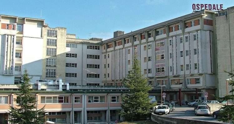 familiare accanto alla donna durante il parto