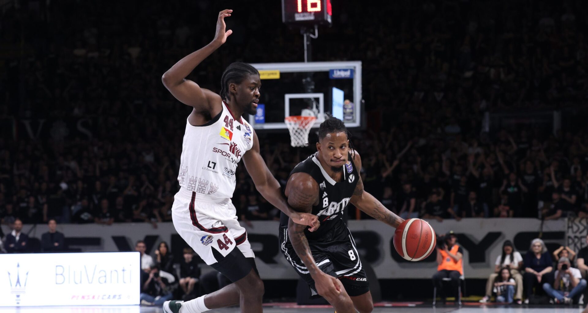 Basket Serie A, i risultati della 30ª giornata: Bologna batte Trapani e chiude al primo posto, il quadro dei playoff