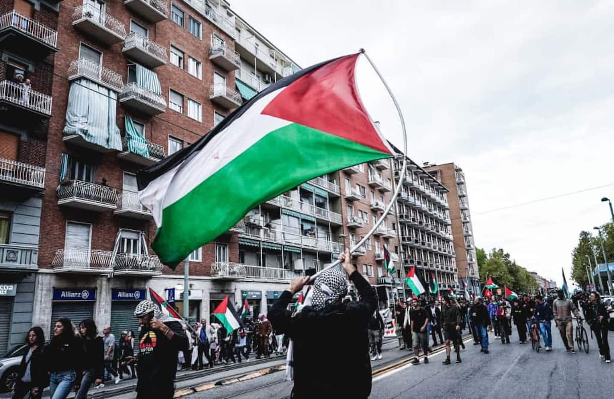 Manifestazioni pro Palestina, cortei in tutta Italia: scontri a Torino con la polizia