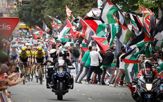Vuelta, tappa a Bilbao neutralizzata per manifestazione pro-Palestina - Sky Sport