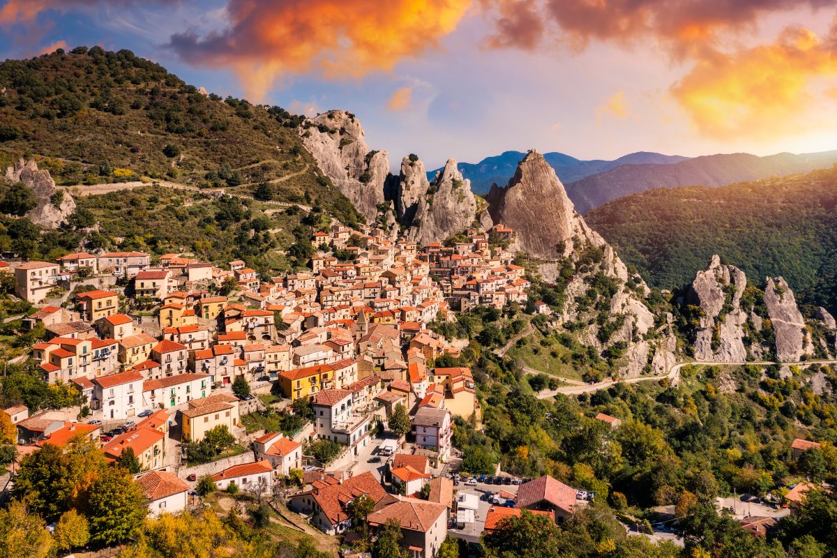 Autunno 2025: 3 viaggi in Italia che pochi conoscono e che costano meno di una cena fuori - alanews