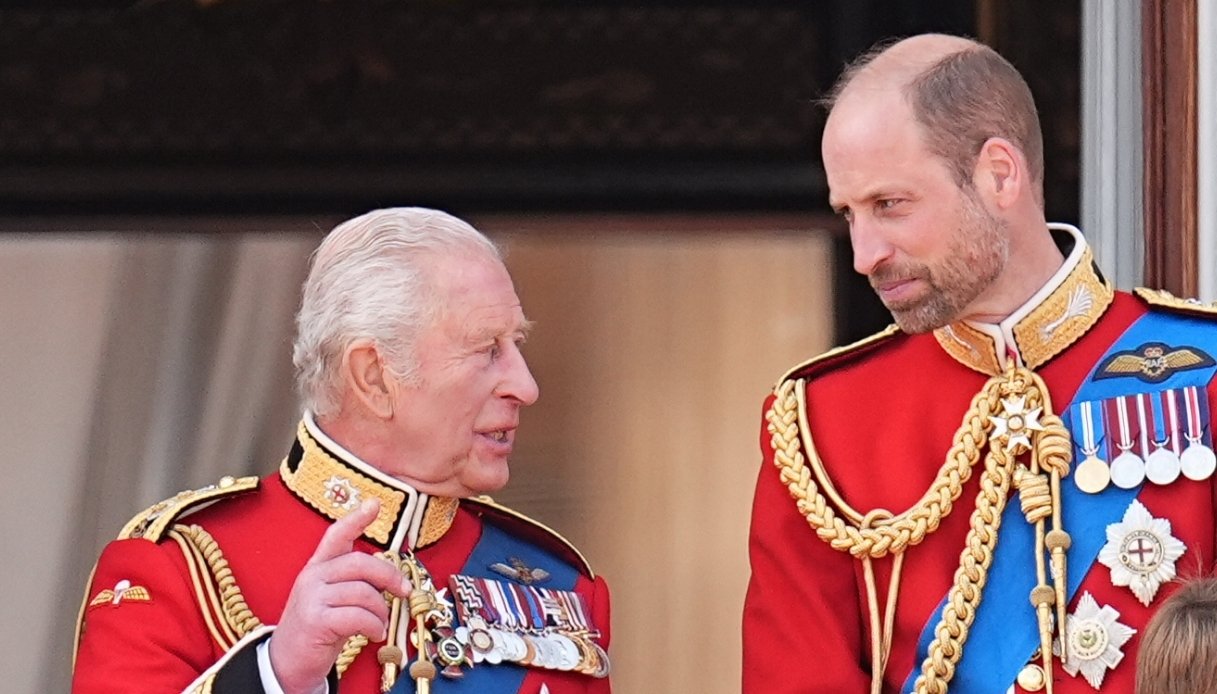 Re Carlo, non ha parlato con William per tutta la vacanza: crisi reale