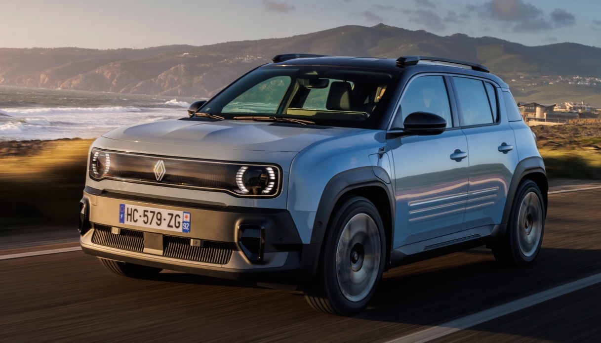 Renault 4 E-Tech, Porte Aperte il 20 e 21 settembre: lancio atteso