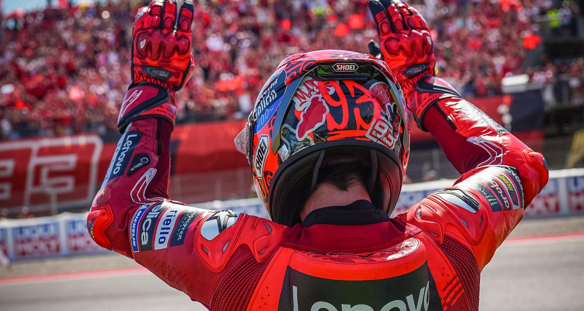 Alex Marquez spreca tutto, l'oro di Barcellona va al fratello Marc