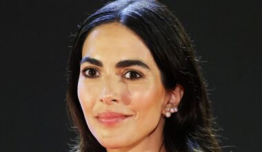 Rocio Munoz Morales pronta al debutto televisivo, la gonna in pelle con corsetto è già vendetta