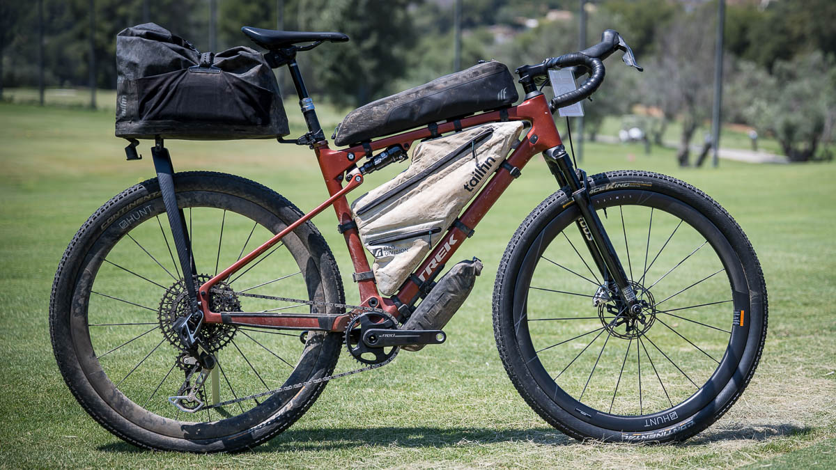 Trek CheckOUT: doppia sospensione per il gravel più estremo