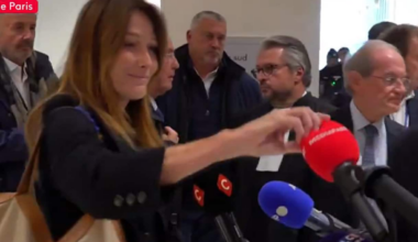 Sarkozy condannato, Carla Bruni stacca spugna dal microfono dei giornalisti