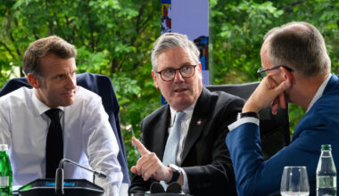 Droni "russi" in Polonia, Starmer sente Macron e Merz: "Rafforzare le difese della Nato sul fronte orientale". Varsavia limita il traffico aereo a est