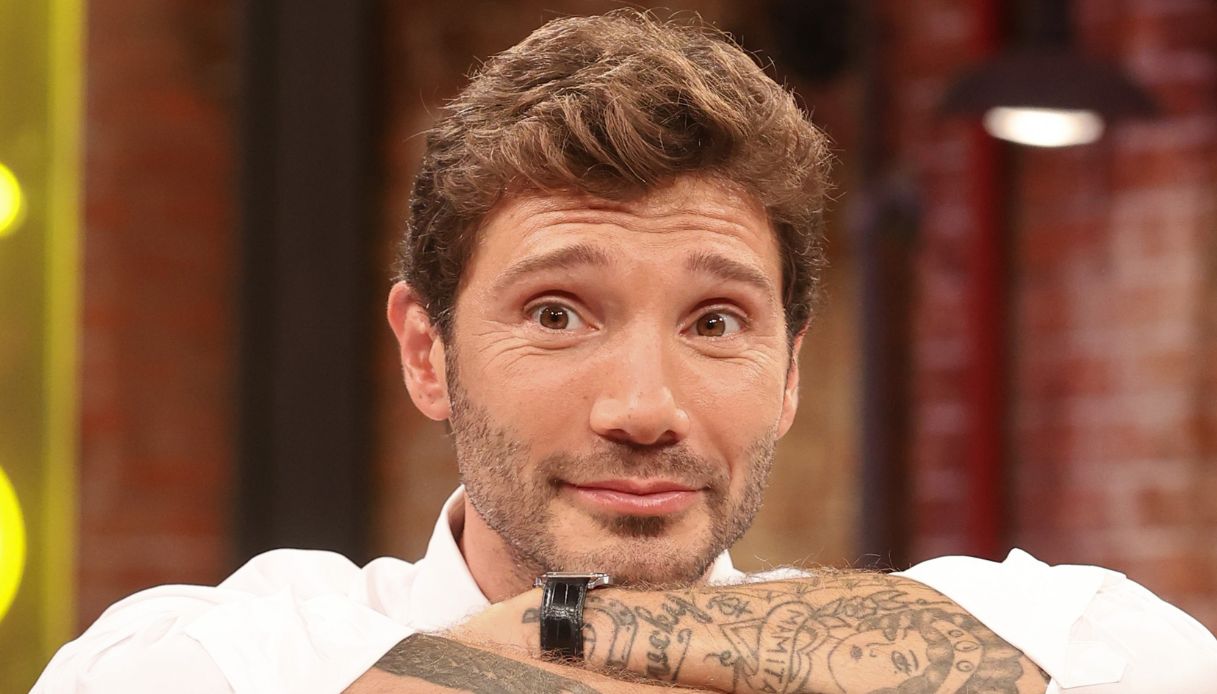 Affari Tuoi in onda anche il sabato, Stefano De Martino pronto ad aiutare Milly Carlucci